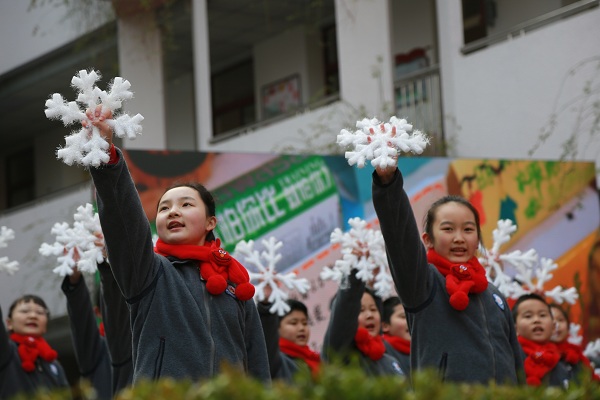 合唱(chàng)隊，同唱(chàng)一首歌(gē)《一起向未來(lái)》 (1).JPG